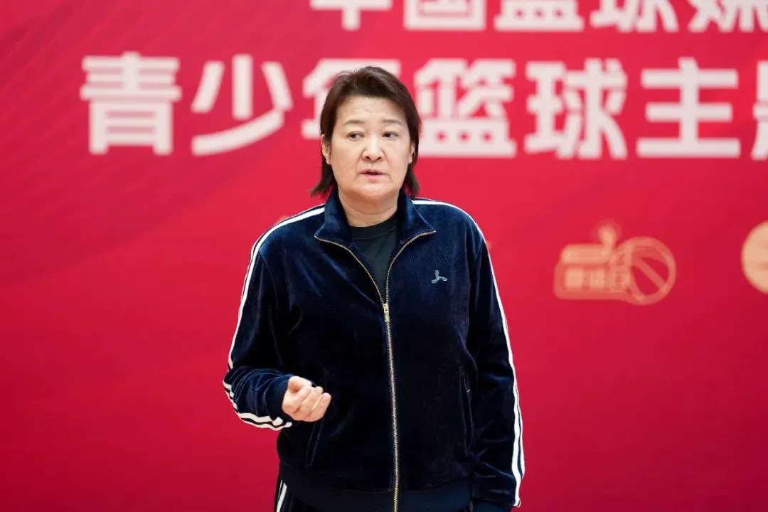 如何通过传球训练增强团队默契?_0